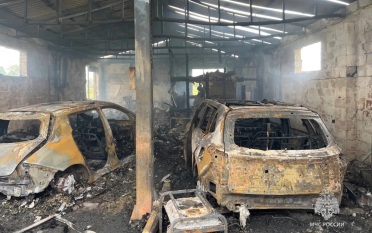В Дагестане при пожаре в гараже пострадали четыре человека, включая двоих детей