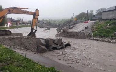 Из-за сильных осадков смыло временную переправу в Герпегеже в КБР