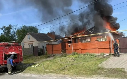 В Шебекине при ударе БПЛА ранена женщина, в Белгороде дрон повредил крышу дома