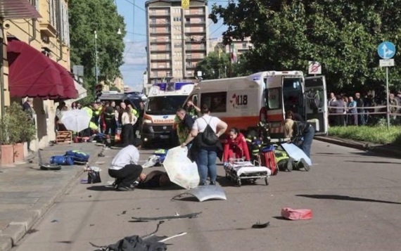 Водитель авто, въехавший в толпу в итальянской Модене, психически нездоров