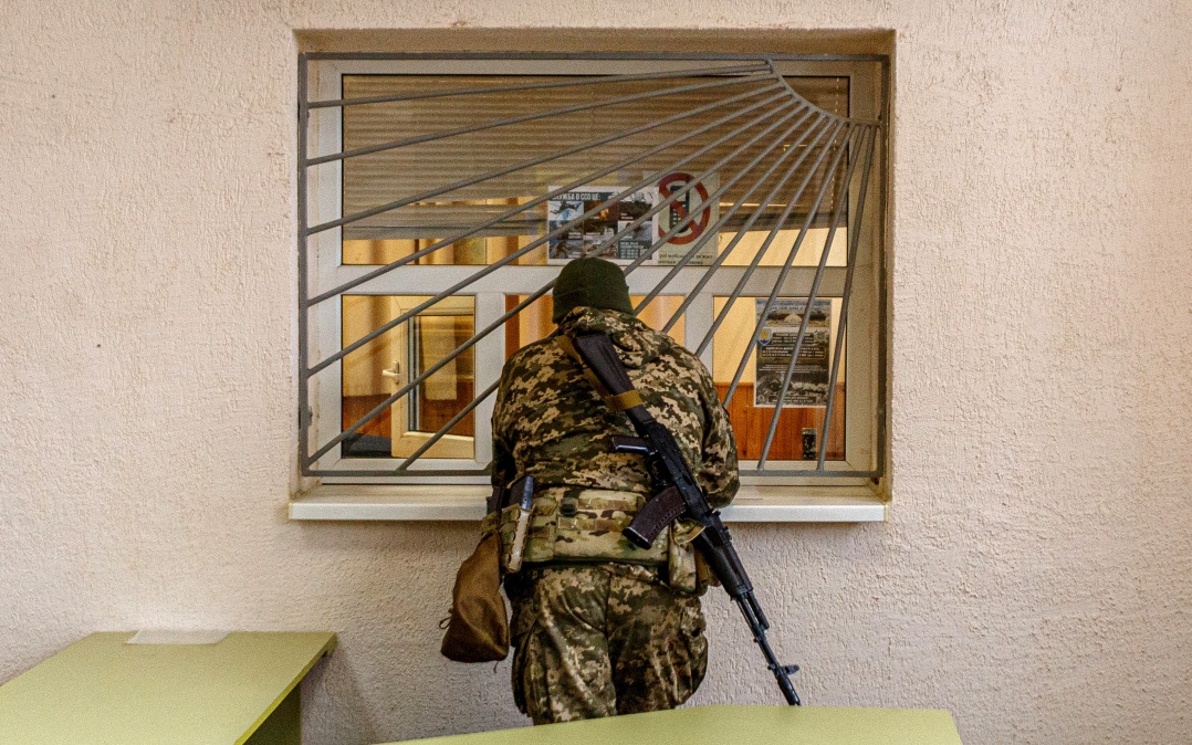 В Тернополе недовольный ремонтом владелец электрокара сдал автомехаников в ТЦК