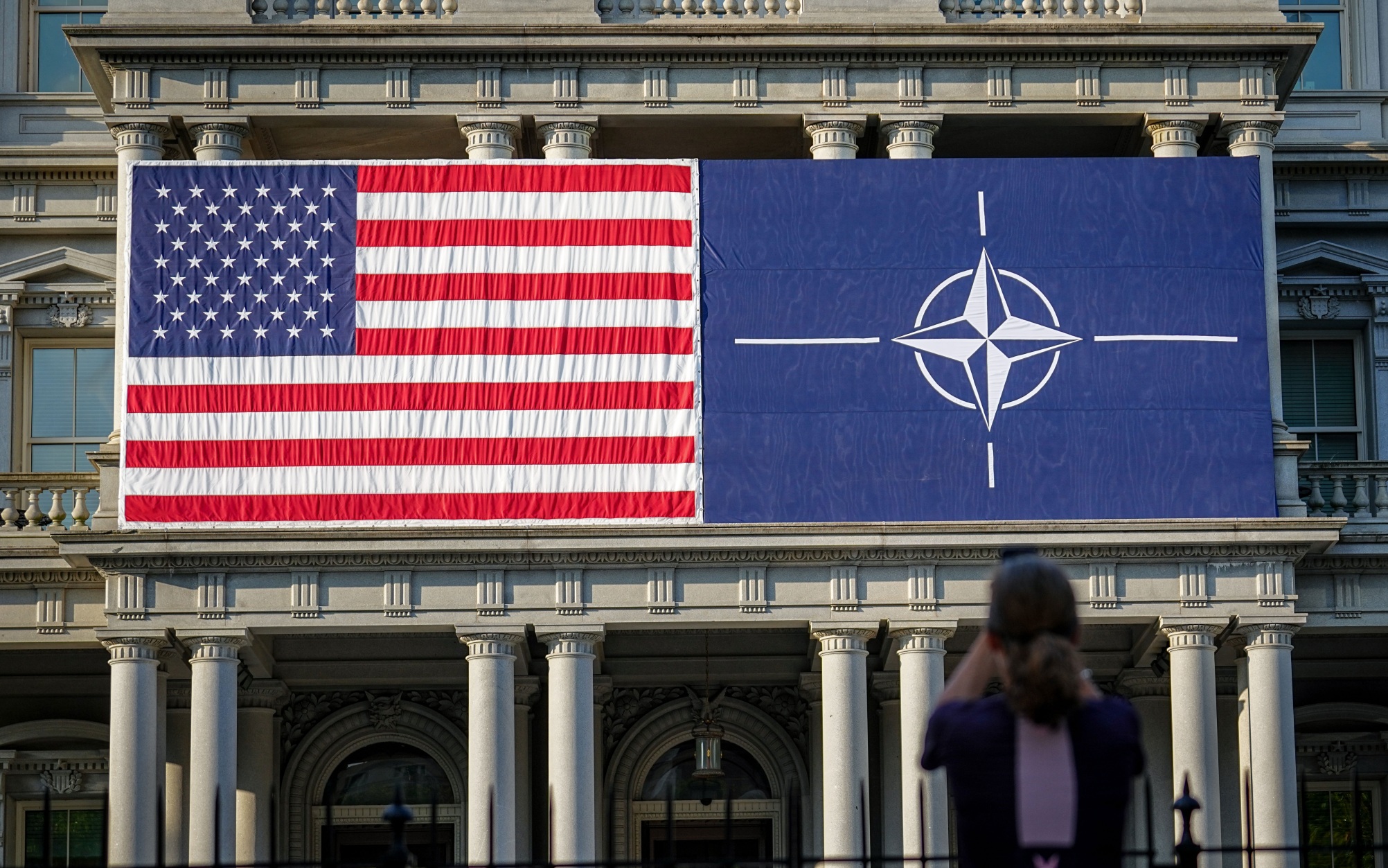 Килинкаров: Трамп угрожает выходом из НАТО, чтобы Европа приползла на коленях