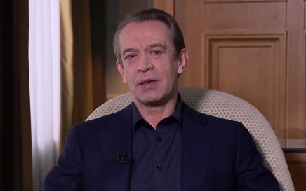 Владимир Машков уверен, что ИИ не способен заменить живой театр