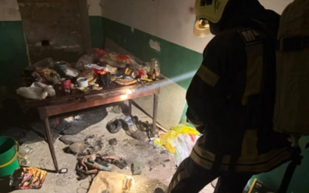 Пожарные Барнаула спасли человека из горящего подвала