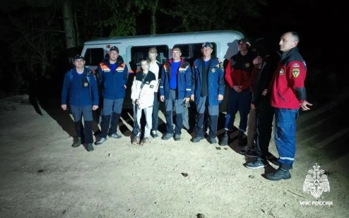 В Крыму спасли четверых туристов, потерявшихся в горах