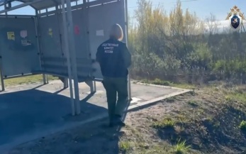 Новгородец погиб после падении на него металлической конструкции остановки