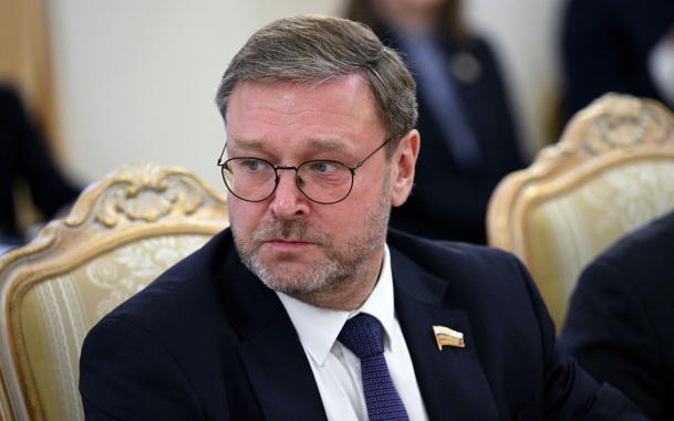 Косачев заявил, что Запад пытается вывести РФ за пределы международного права