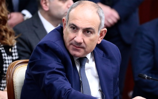 Охрана Пашиняна грубо оттащила пожилого мужчину на митинге