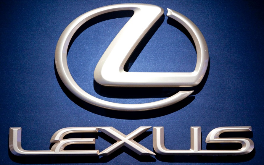 Продажи Lexus в России выросли на 90% с начала года, сообщил "Автостат"