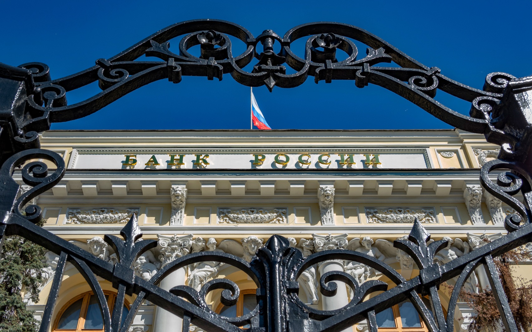 Золотые запасы Банка России упали до минимума с февраля 2022 года