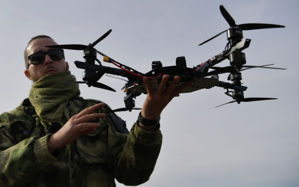 Российский беспилотник оседлал украинского наземного робота