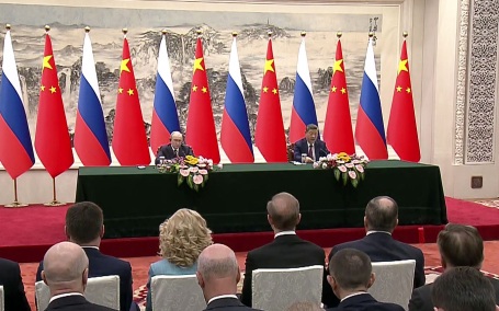 Эксперт объяснила значения цветов на переговорах Путина и Си Цзиньпина
