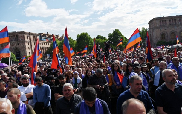 Согомонян: армяне недовольны невыполненными обещаниями и положением в стране