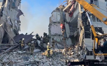 Львова-Белова: 18 детей все еще могут оставаться под завалами общежития в ЛНР
