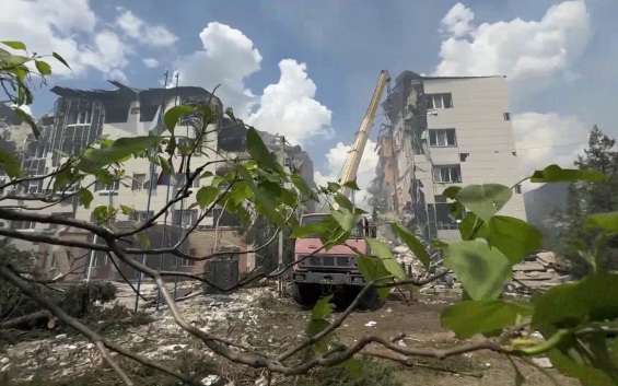 Обнаруженная под завалами студентка просила сперва достать ее подругу