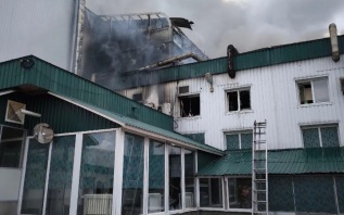 Прокуратура контролирует установление обстоятельств пожара в хостеле в Гольянове