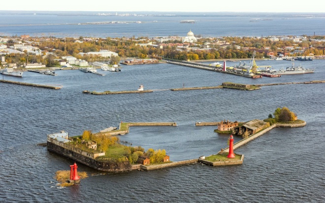 В Кронштадте затонула лодка, люди успели спастись