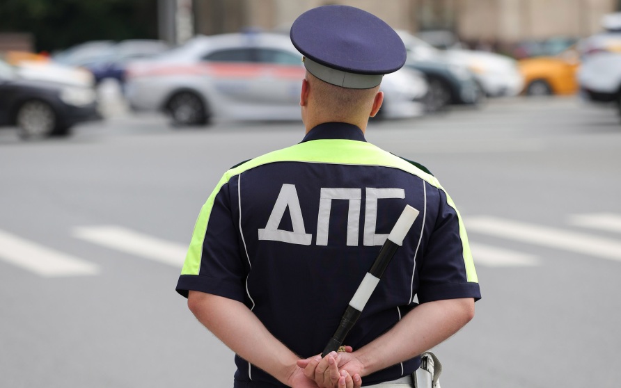 ДТП на северо-востоке Москвы: двое пешеходов пострадали на тротуаре