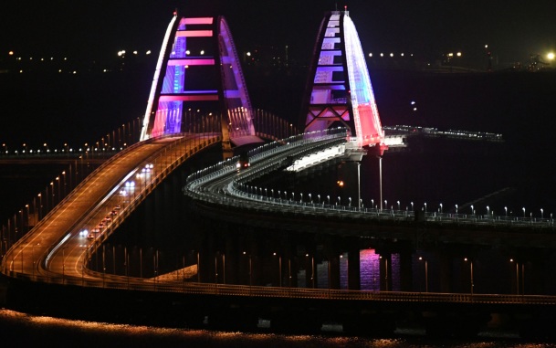 Крымский мост открыли для движения транспорта