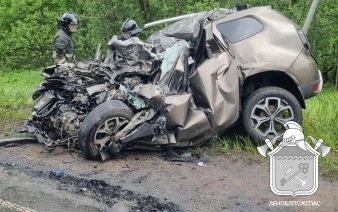 В Ленобласти столкнулись грузовик и легковушка, погибли три человека