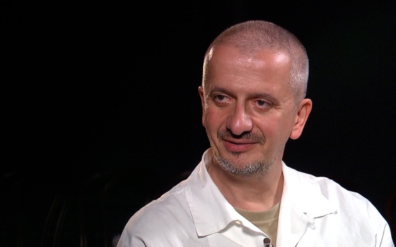 Режиссер Богомолов признал схожесть с героями, которых он сыграл