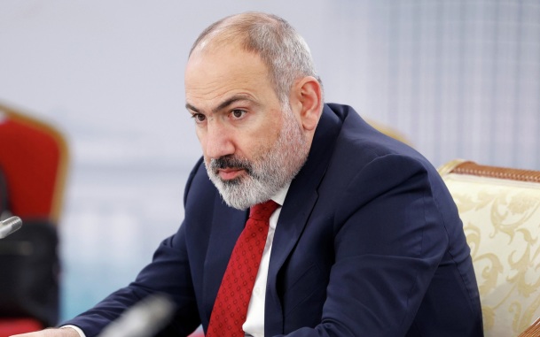 "Уходите": Пашинян на встрече с избирателями велел выгнать несогласную женщину