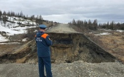 Режим ЧС ввели в Среднеканском округе Магаданской области из-за размыва дороги