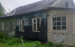 Тела трех мужчин нашли на месте пожара в доме в Тверской области