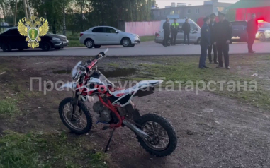 В Татарстане девочка-питбайкер врезалась в столб и погибла, пассажир пострадал