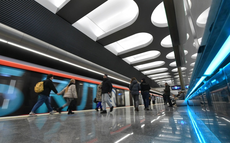 Омбудсмен взяла на контроль инцидент с пристававшим к девочке в метро мужчиной