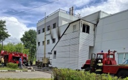 Пожарные ликвидируют пожар в магазине одежды в Нижегородской области