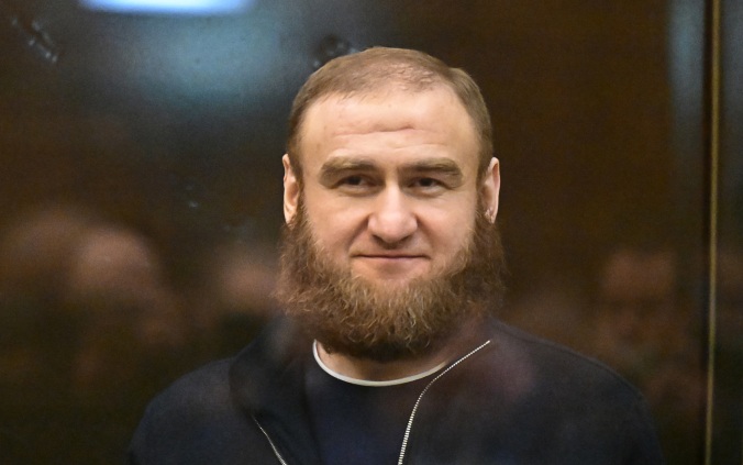 Арашуков не предлагал 5 миллионов долларов сотрудникам колонии, заявила защита
