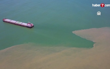 Море в турецкой провинции Гиресун окрасилось в коричневый цвет