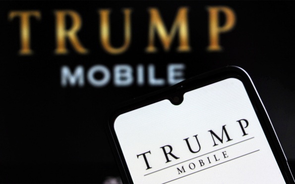 Trump Mobile выпустила смартфон с неправильным числом полос на флаге США