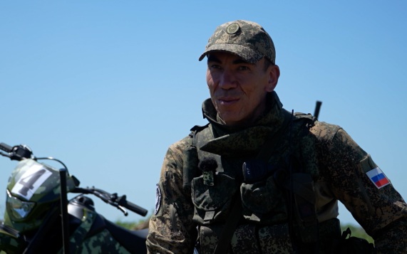 Штурмовик Юзбаков назвал главное преимущество бойца на мотоцикле
