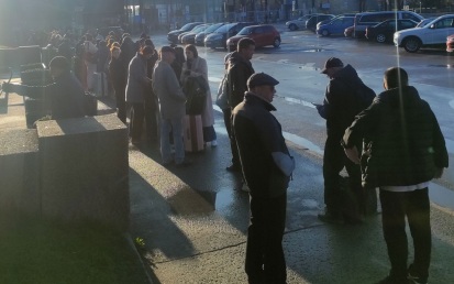 Очередь более чем из 200 человек скопилась на эстонском погранпереходе в Нарве