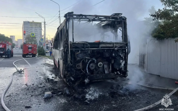 Пассажирский автобус загорелся в Уфе