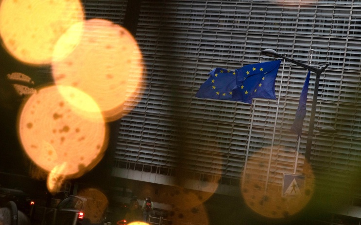 ЕС не будет запрещать в новом пакете санкций импорт нефти из РФ, пишет Politico