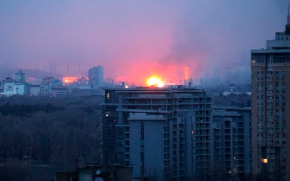 Небо над Киевом заволокло густым дымом после серии взрывов