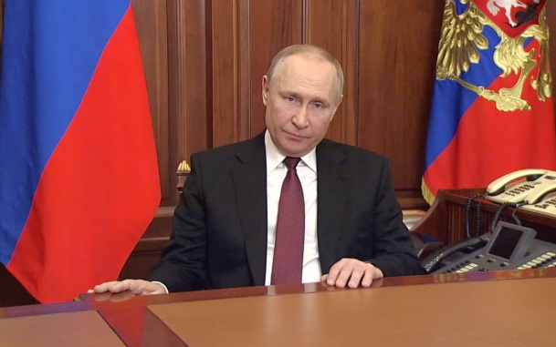 Путин высказался о количестве латиницы на рекламных вывесках
