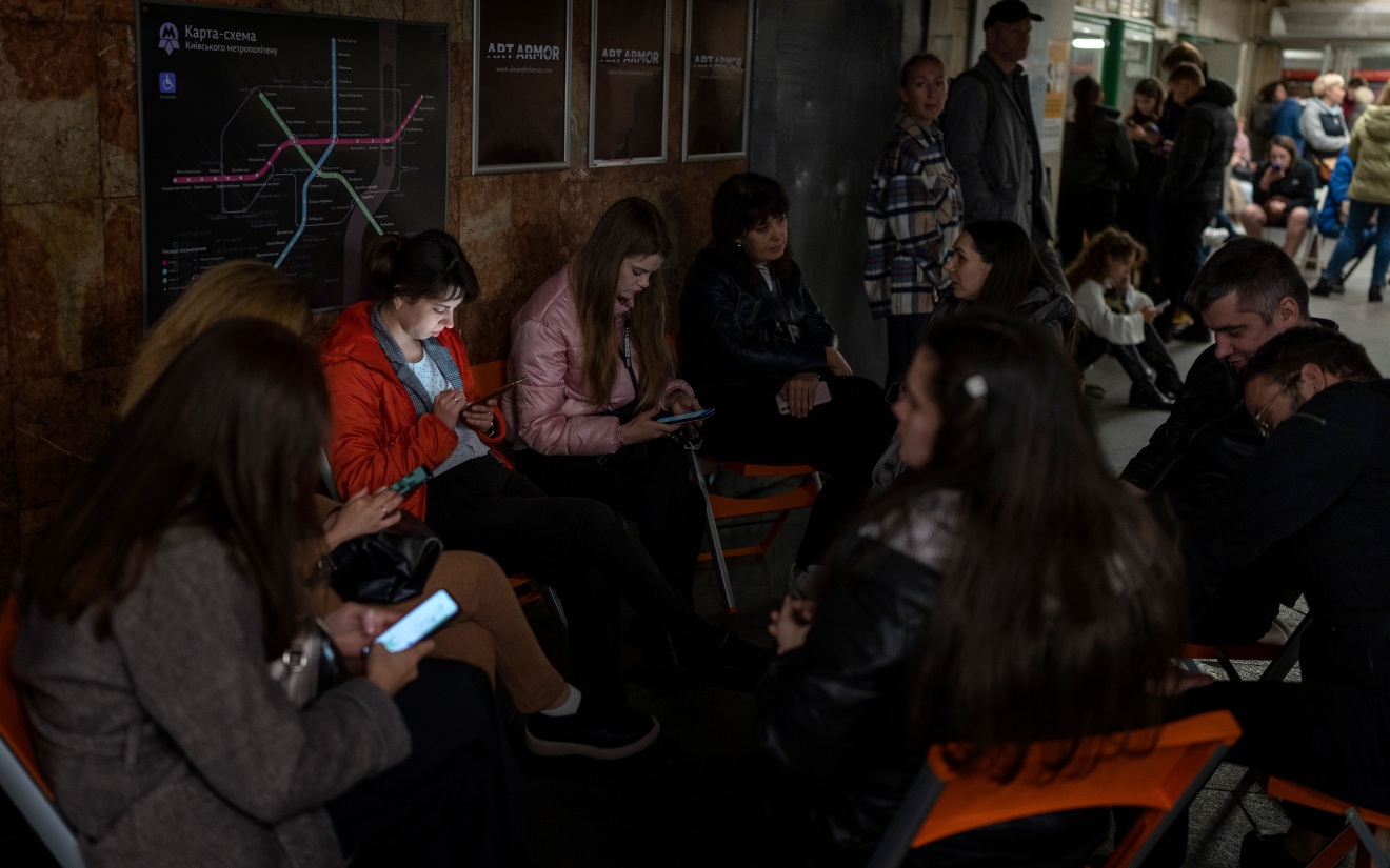 В киевском метро пассажирам разрешили устанавливать палатки