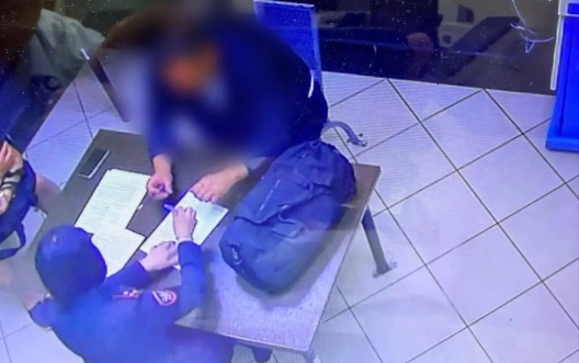 Мужчину, курившего кальян в самолете, задержали в аэропорту Сочи
