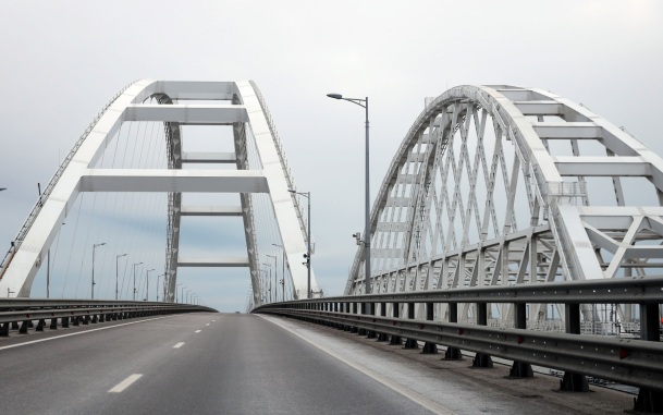 Крымский мост временно перекрыт для движения