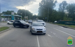 Водитель нарушил ПДД и столкнулся с другой машиной в Биробиджане