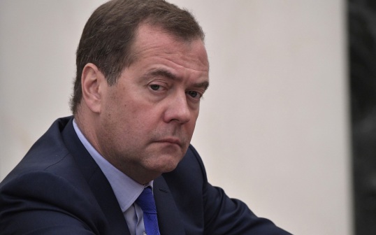 Медведев призвал не доверять западным элитам