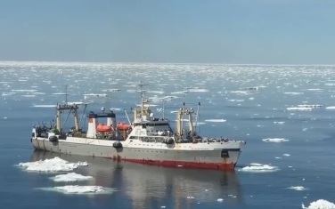 В Анадырском проливе экстренно эвакуировали моряка с инсультом