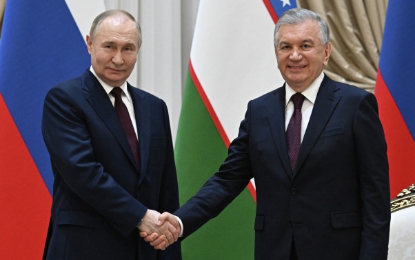 Путин встретился с Мирзиёевым в Константиновском дворце