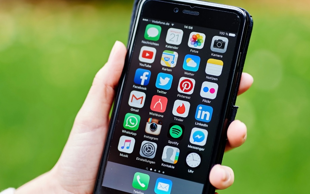 Apple удалила мессенджер MAX в рамках санкций, которые не назвала