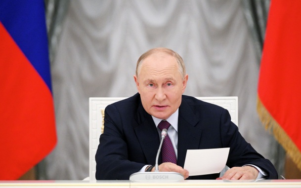 Путин поручил отложить вопрос понижения порога выручки для уплаты НДС