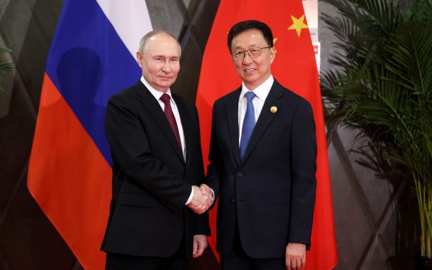 Зампред КНР передал Путину приветствие от Си Цзиньпина